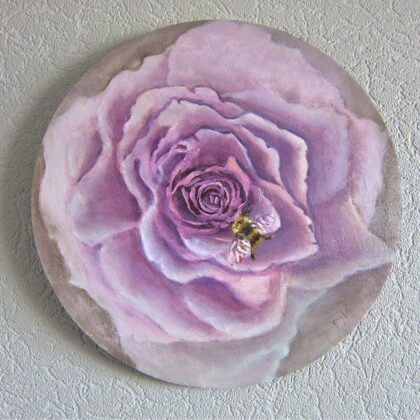 Roze. 30 cm D. Audekls uz kartona, eļļa.
